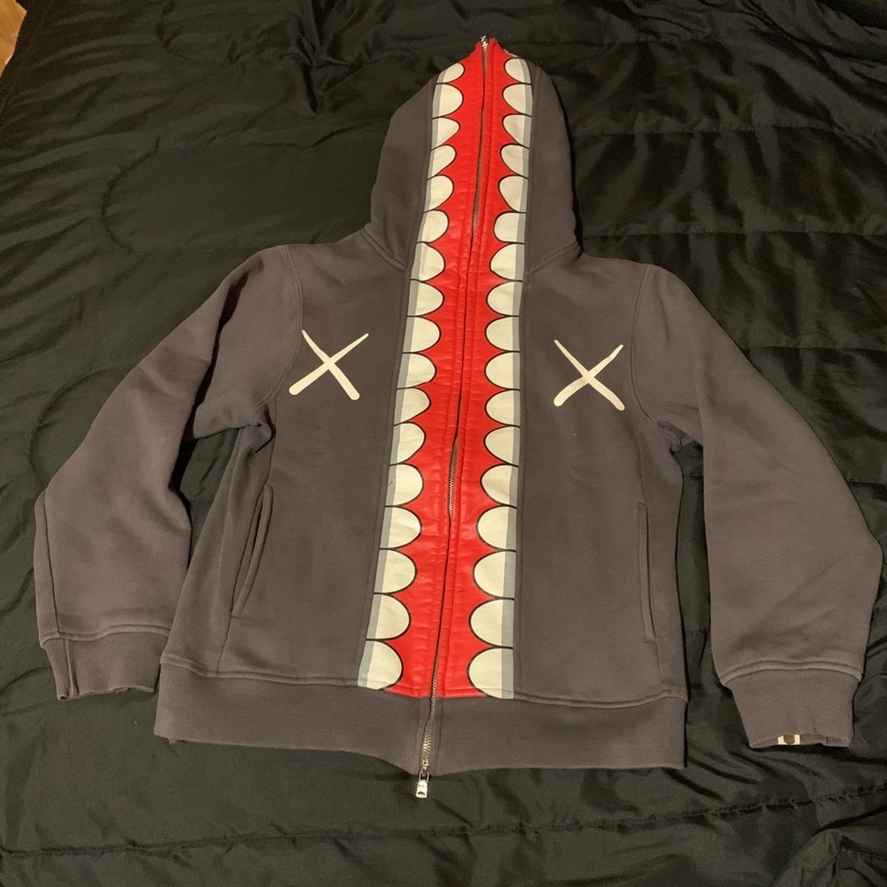 Bape x Kaws Chomper hoodie size S (US XS)